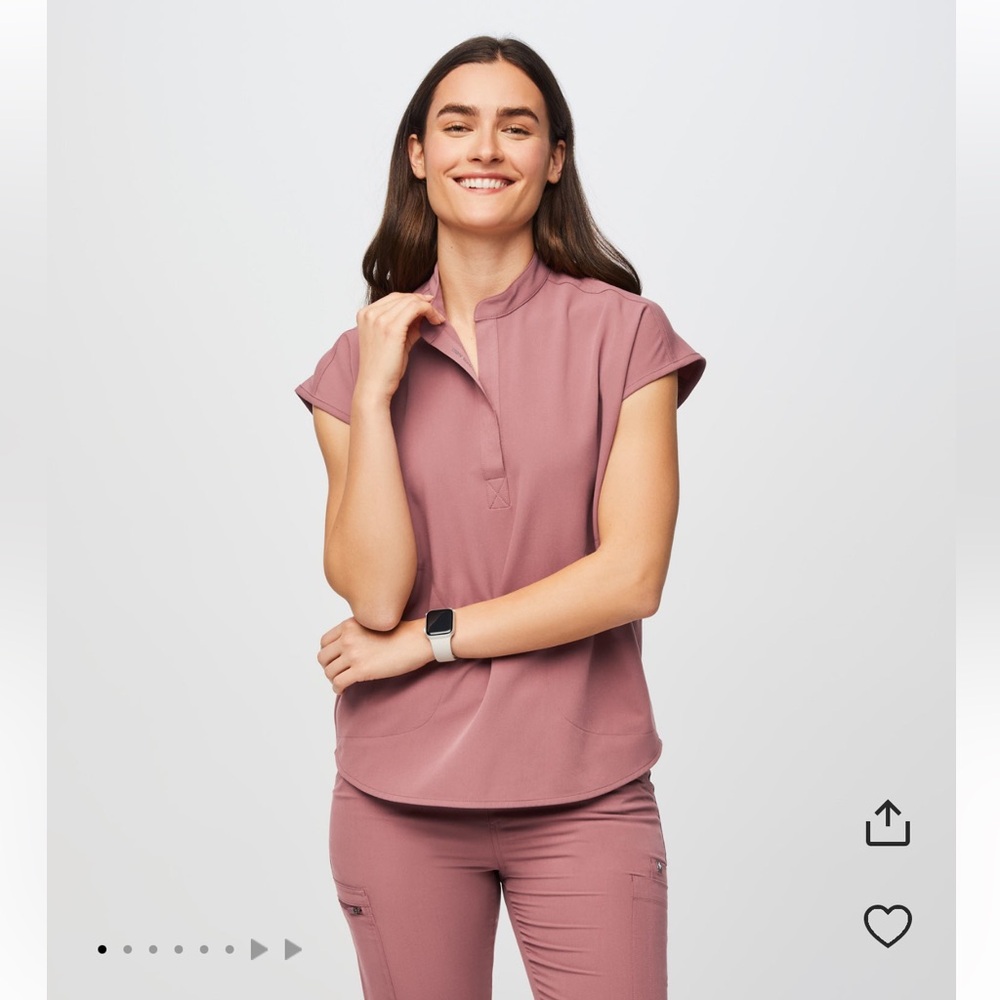 Figs mauve Rafaela scrub top
